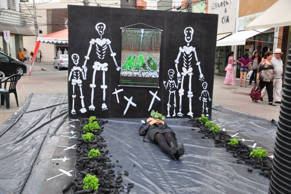 A esterilização do solo e a morte do camponês baiano